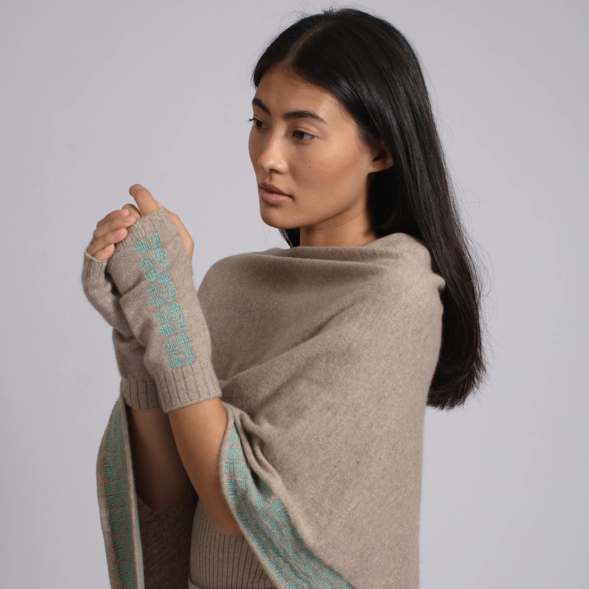 BEIGE CASHMERE PONCHO