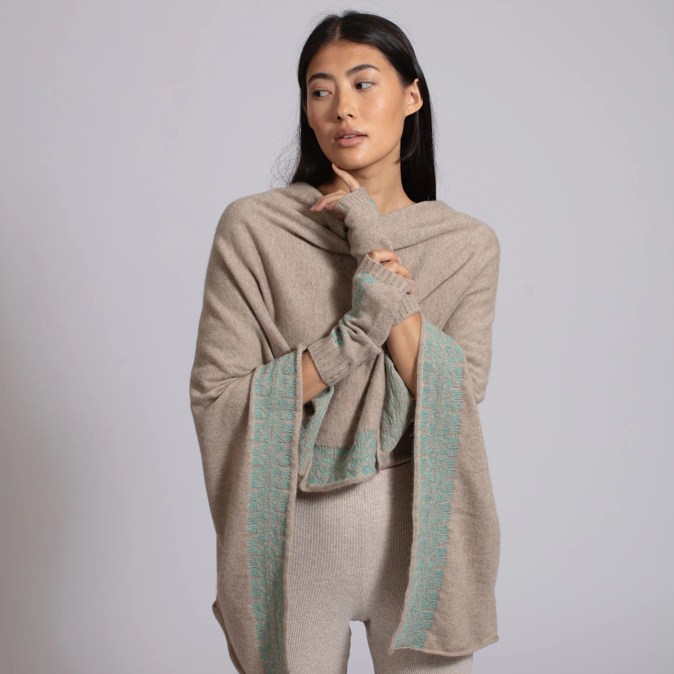 BEIGE CASHMERE PONCHO