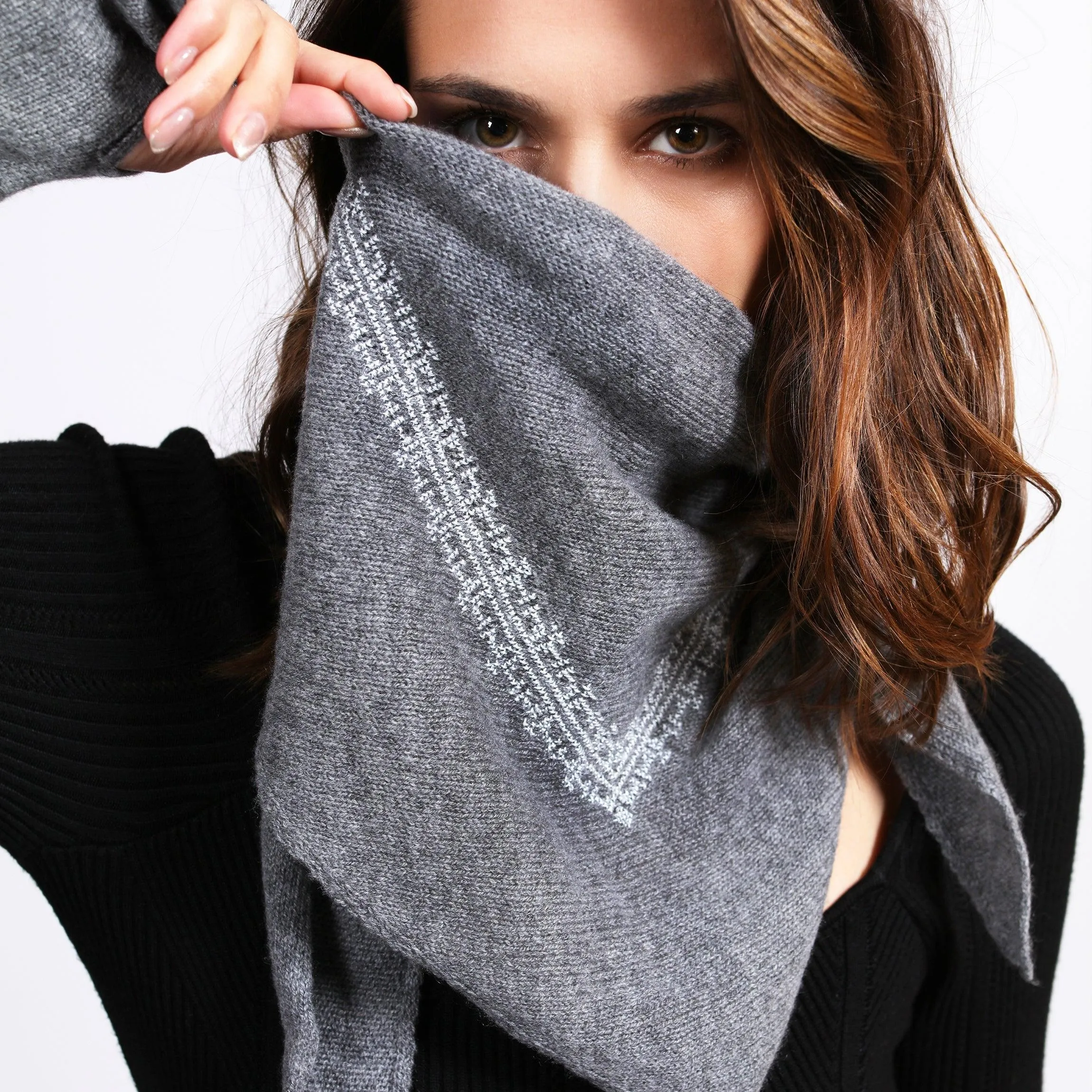 GRAY CASHMERE TRIANGLE SCARF | IBRAHIM